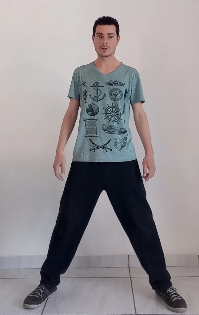 Exercícios de Chi Kung para Limpar sua Mente e trazê-la para o Momento Presente exercicios de chi kung postura de um lado para o outro 1 Copia 2 647x1024 - Exercícios de Chi Kung para Limpar sua Mente e trazê-la para o Momento Presente
