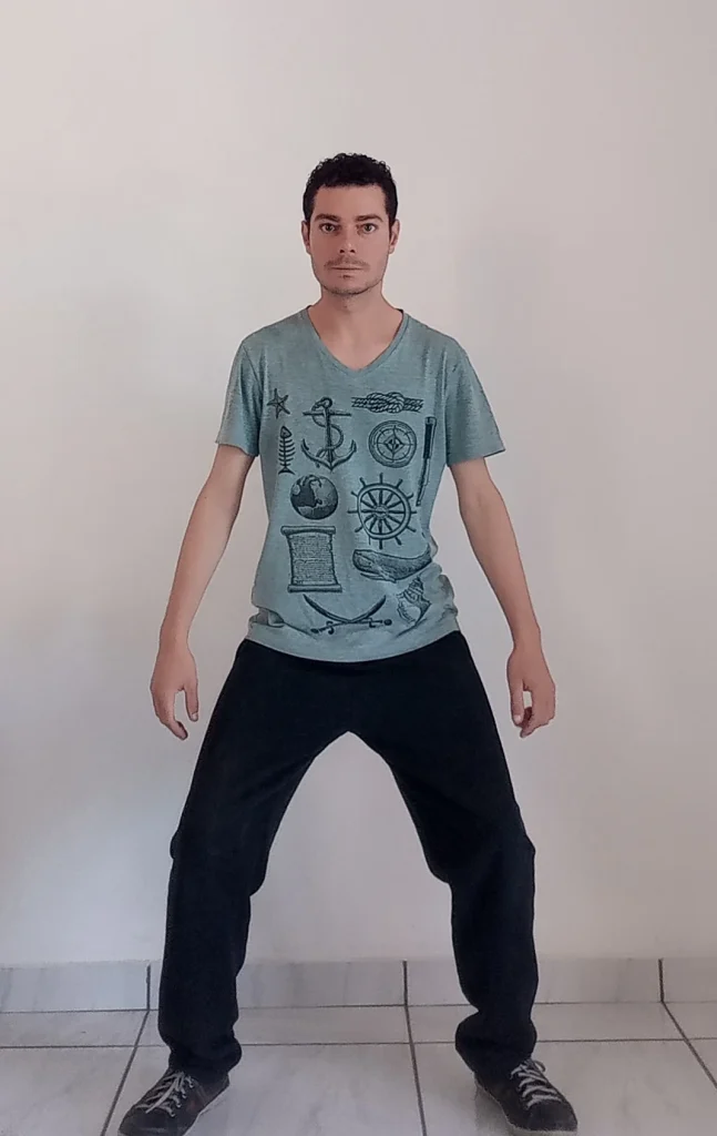 Exercícios de Chi Kung para Limpar sua Mente e trazê-la para o Momento Presente exercicios de chi kung postura o pisar do buda 2 647x1024 - Exercícios de Chi Kung para Limpar sua Mente e trazê-la para o Momento Presente