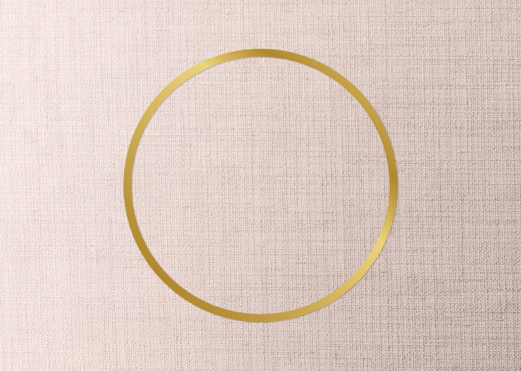 Circulo dourado sobre fundo claro representando unidade espiritualidade e conexao universal 1024x731 - 🧠✨ F&iacute;sica Qu&acirc;ntica e Espiritualidade: Como a Ci&ecirc;ncia Explica a Conex&atilde;o Interior